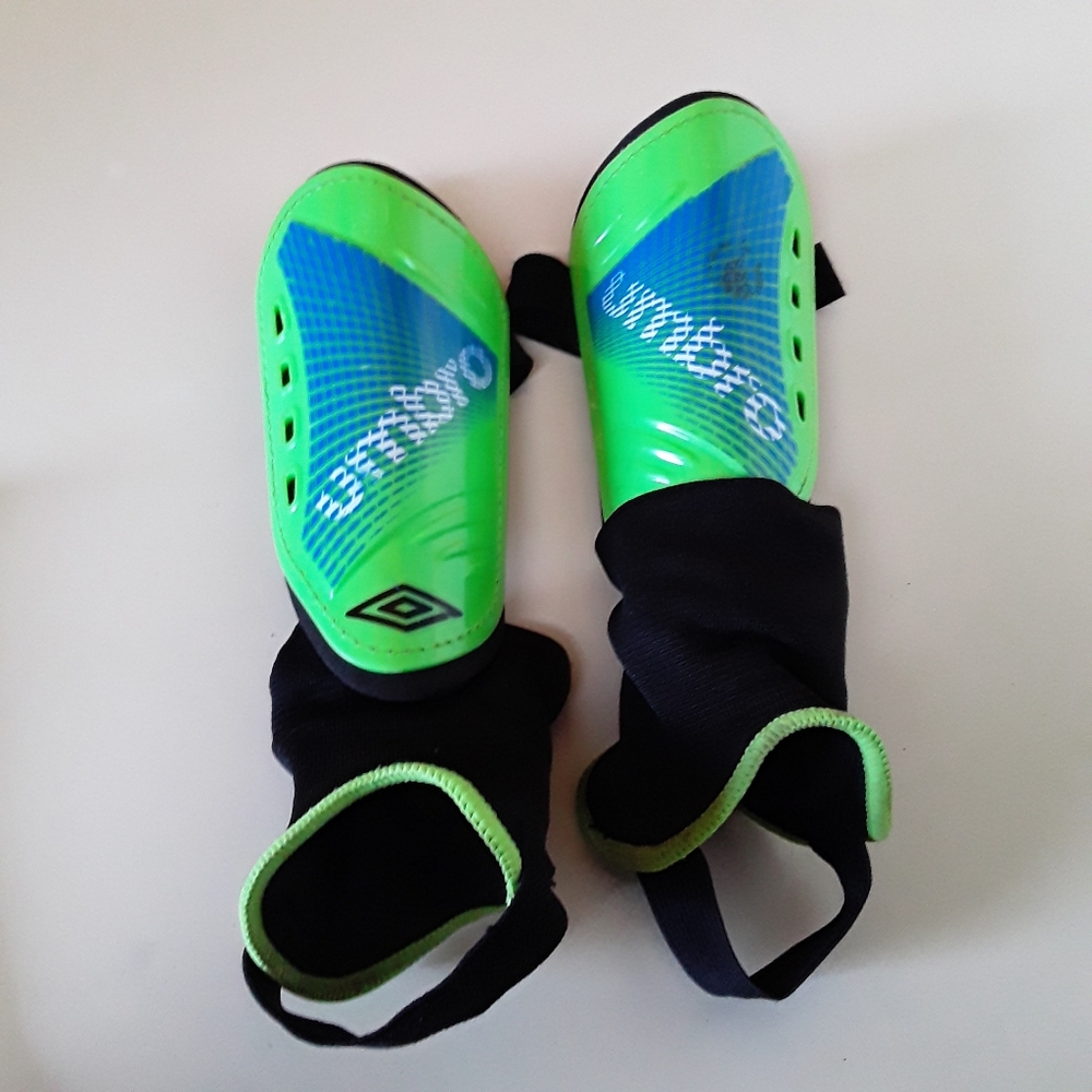 UMBRO Soccer shin guards pads